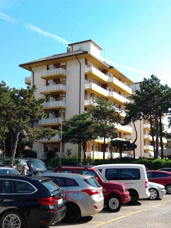 Lucerna Apartments At Sabbiadoro Beach Lignano Sabbiadoro Exterior photo